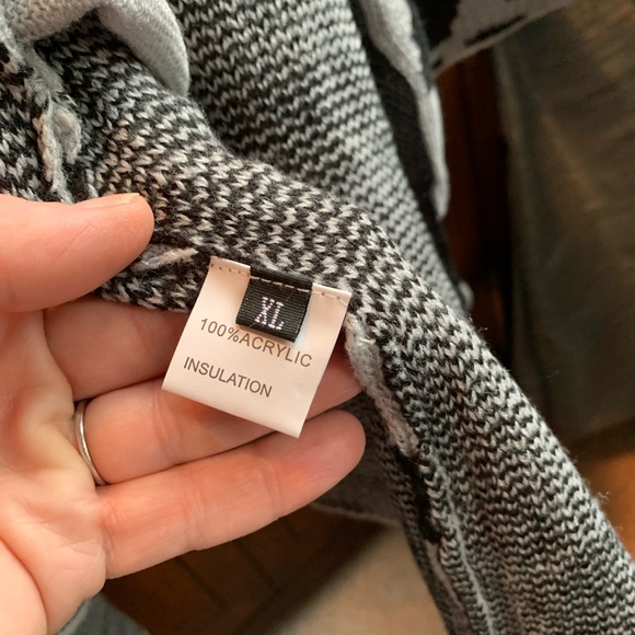 Women’s XL gray and black leopard print sweater NEW without tags - Picture 2 of 2